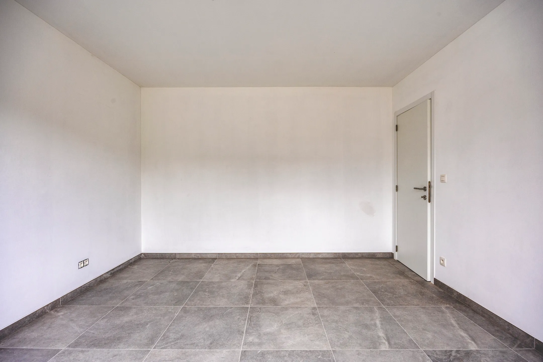Slaapkamer met deur
