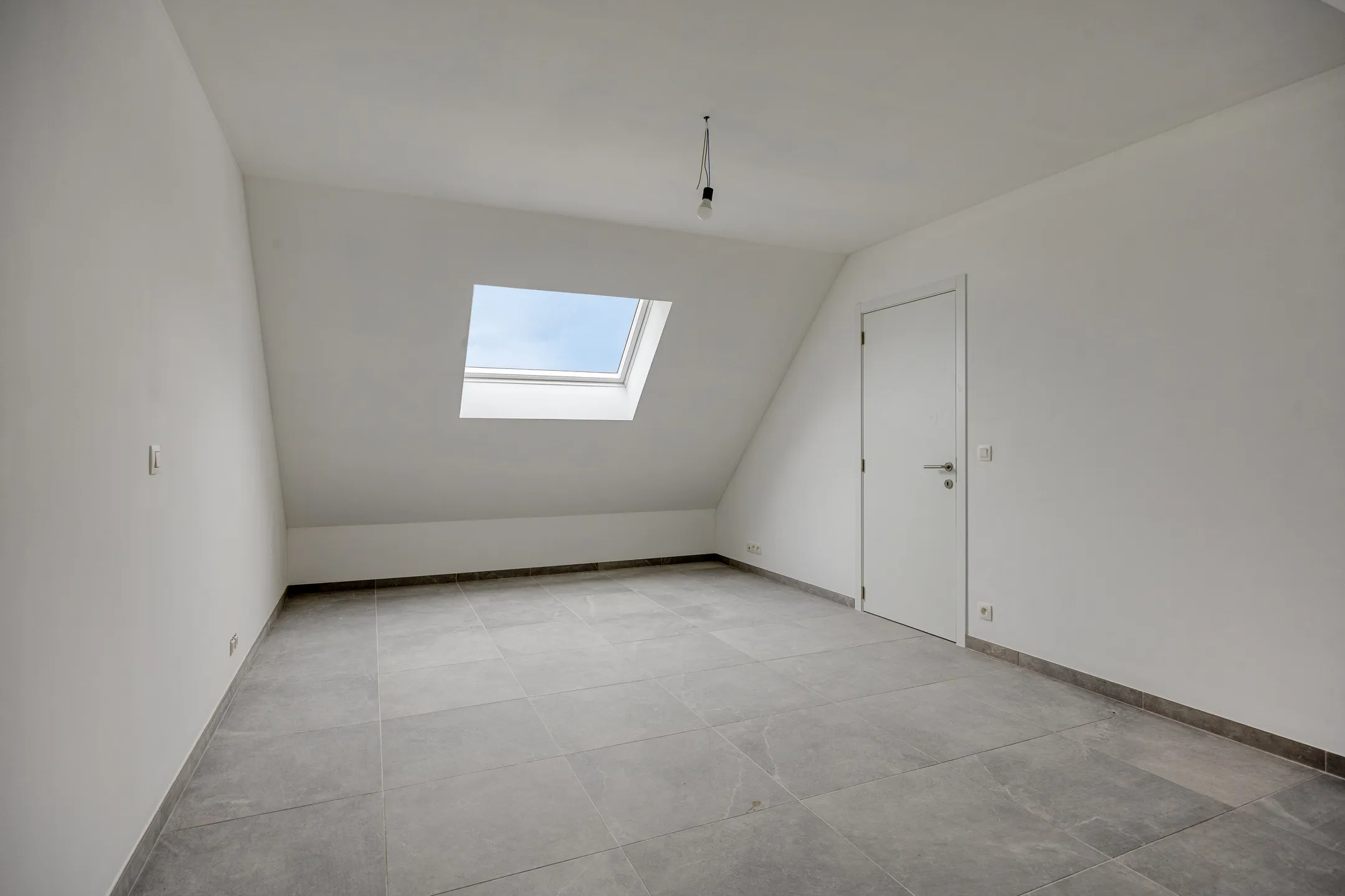 Zolderslaapkamer met dakraam (Velux)
