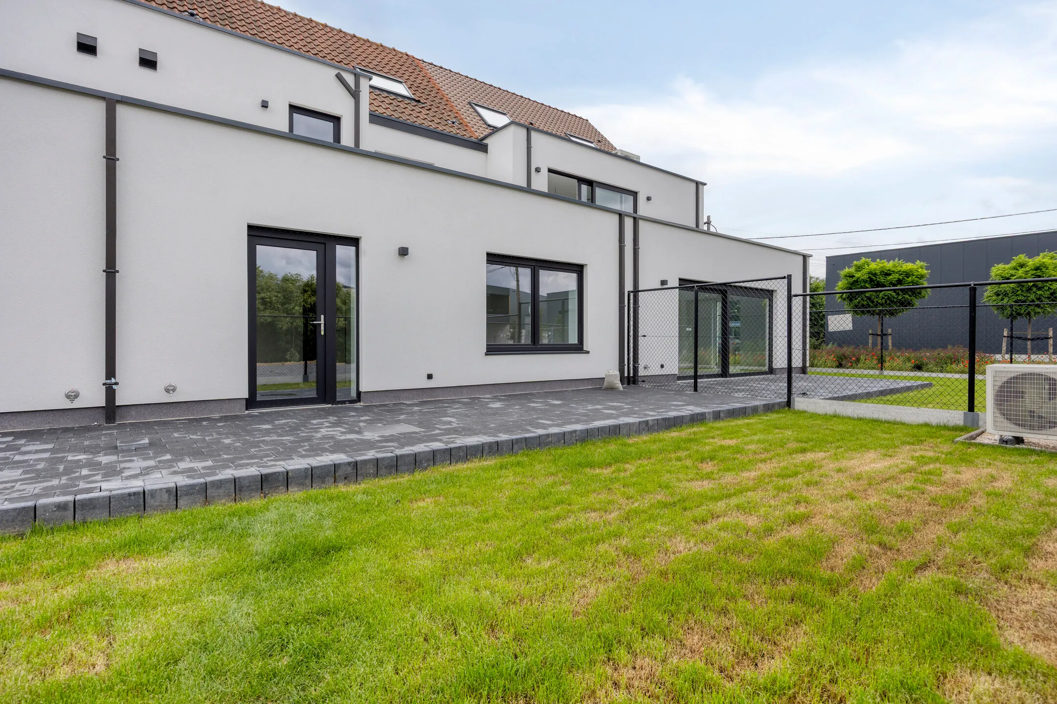 Privé achtertuin met terras